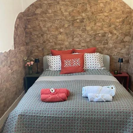 The Yellow Retreat * A dos Cunhados