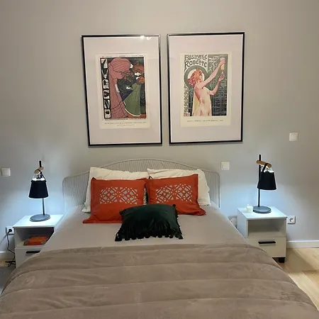 The Yellow Retreat A dos Cunhados