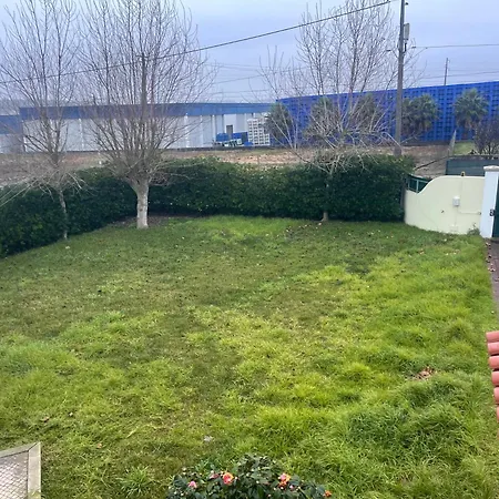 Δωμάτια σε οικογενειακή κατοικία The Yellow Retreat