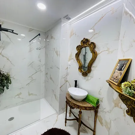 The Yellow Retreat A dos Cunhados