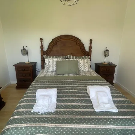 The Yellow Retreat * A dos Cunhados