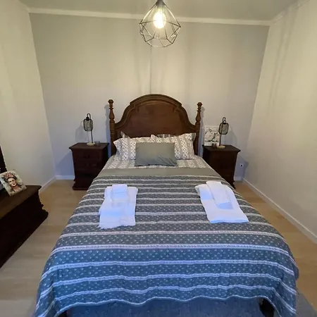 Δωμάτια σε οικογενειακή κατοικία The Yellow Retreat A dos Cunhados