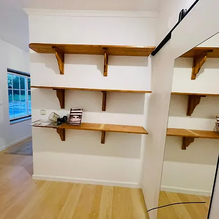 The Yellow Retreat A dos Cunhados