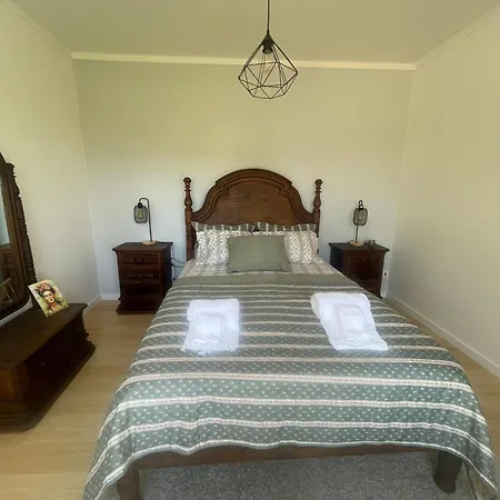 Δωμάτια σε οικογενειακή κατοικία The Yellow Retreat