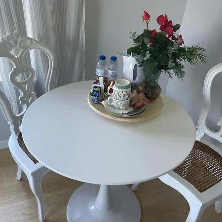 The Yellow Retreat A dos Cunhados