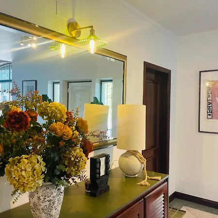 Homestay The Yellow Retreat