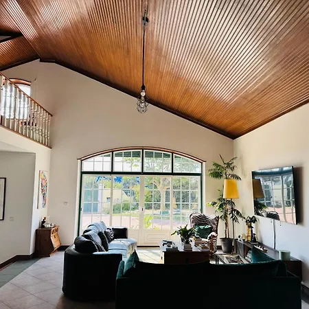 The Yellow Retreat أدوس كونهادوس