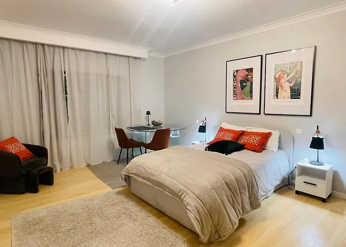 Δωμάτια σε οικογενειακή κατοικία The Yellow Retreat A dos Cunhados