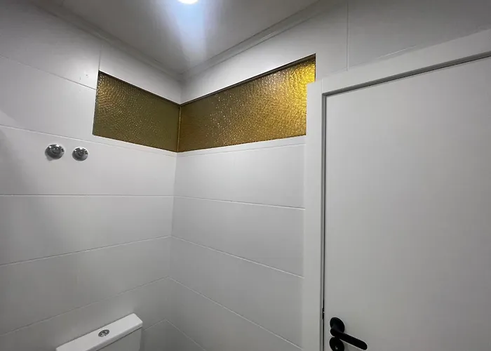 The Yellow Retreat A dos Cunhados