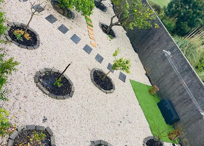 The Yellow Retreat Homestay szállás A dos Cunhados