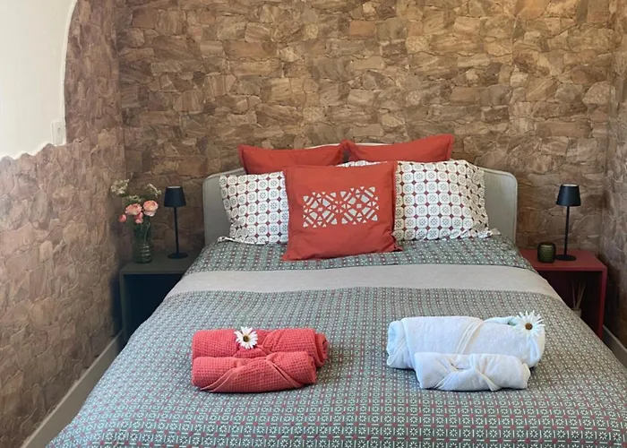 The Yellow Retreat * A dos Cunhados