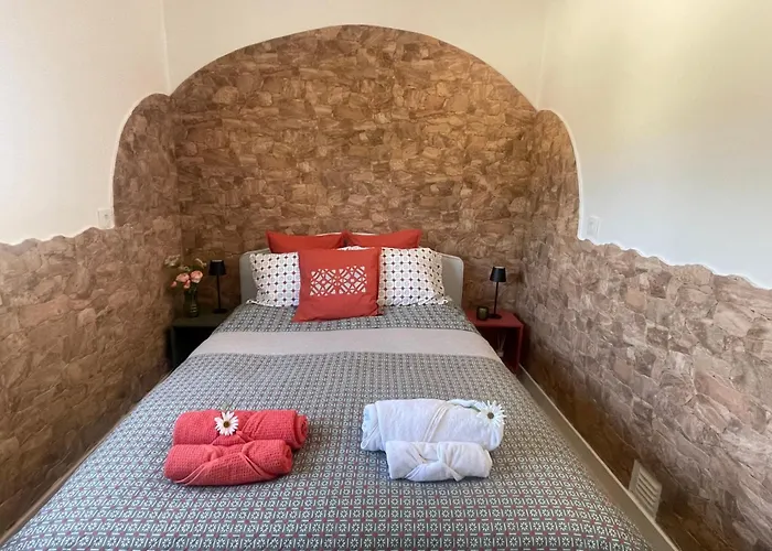 The Yellow Retreat A dos Cunhados