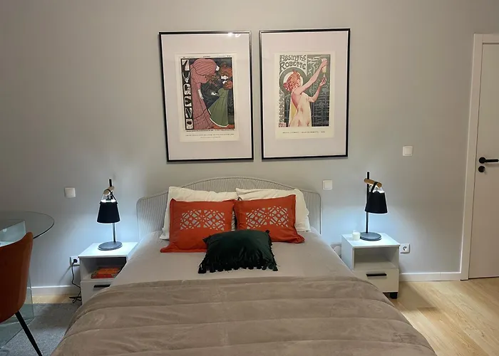 The Yellow Retreat A dos Cunhados