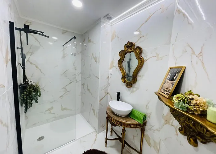 The Yellow Retreat A dos Cunhados