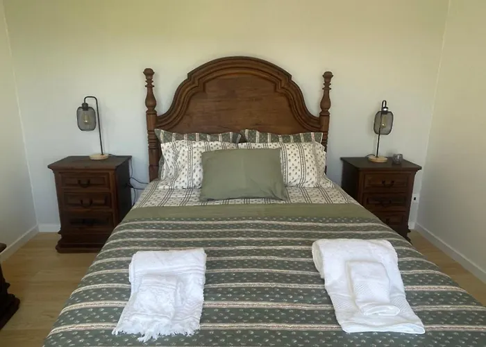 The Yellow Retreat * A dos Cunhados