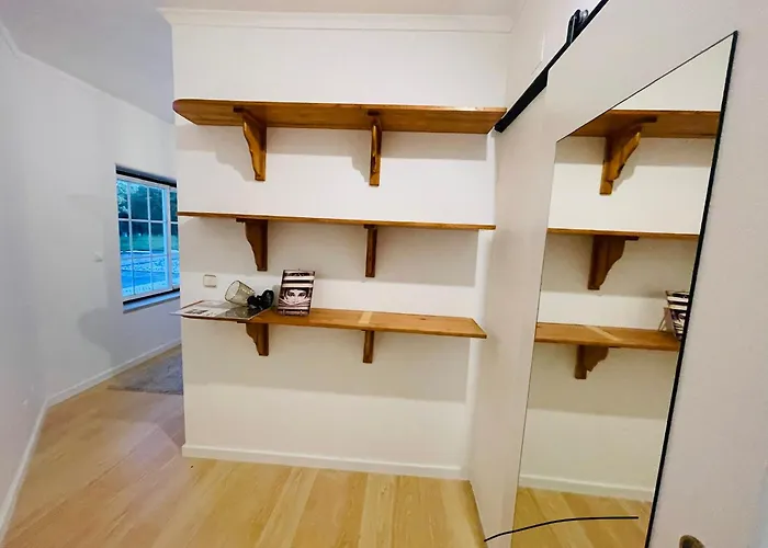 The Yellow Retreat A dos Cunhados