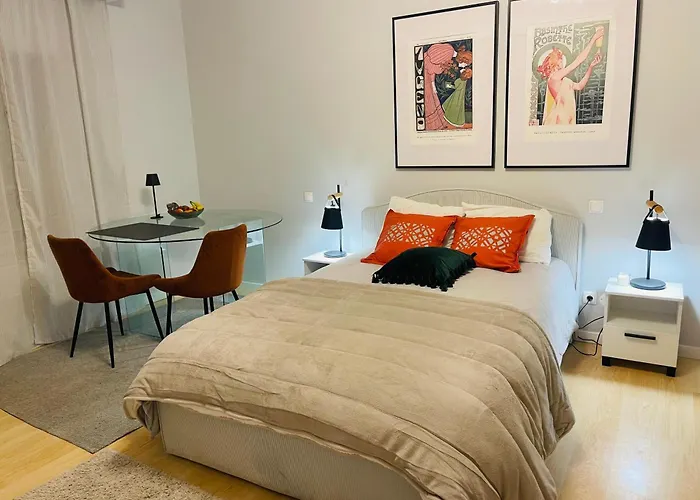 The Yellow Retreat A dos Cunhados